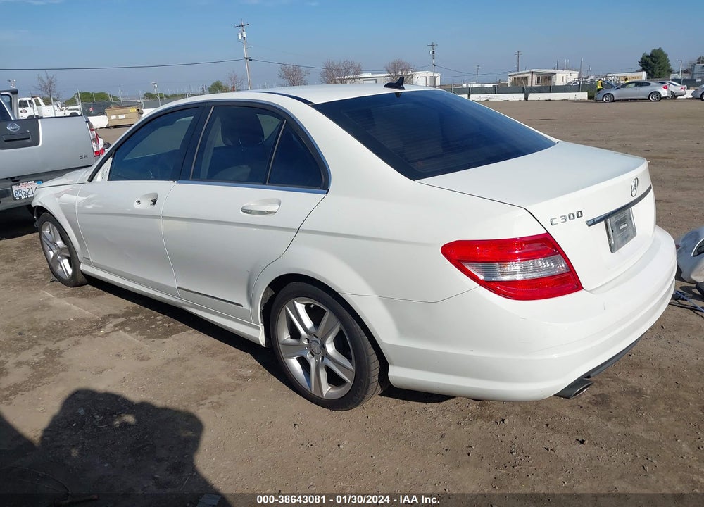 2011 MERCEDES-BENZ C 300 LUXURY/SPORT VIN: WDDGF5EB9BR173802