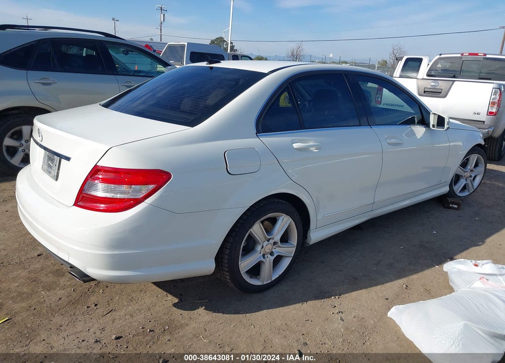 2011 MERCEDES-BENZ C 300 LUXURY/SPORT VIN: WDDGF5EB9BR173802
