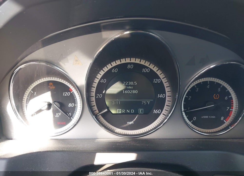 2011 MERCEDES-BENZ C 300 LUXURY/SPORT VIN: WDDGF5EB9BR173802