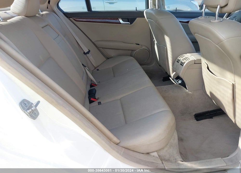 2011 MERCEDES-BENZ C 300 LUXURY/SPORT VIN: WDDGF5EB9BR173802