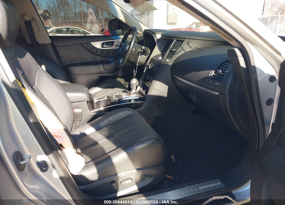 2014 INFINITI QX70 VIN: JN8CS1MW8EM412778