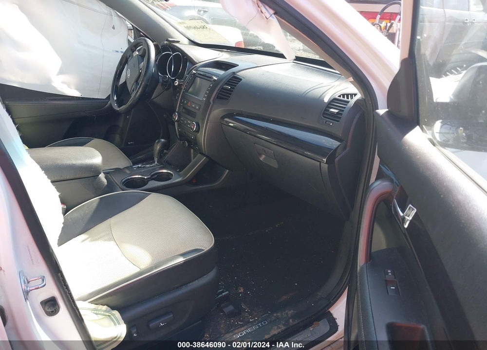 2013 KIA SORENTO SX VIN: 5XYKW4A24DG384542