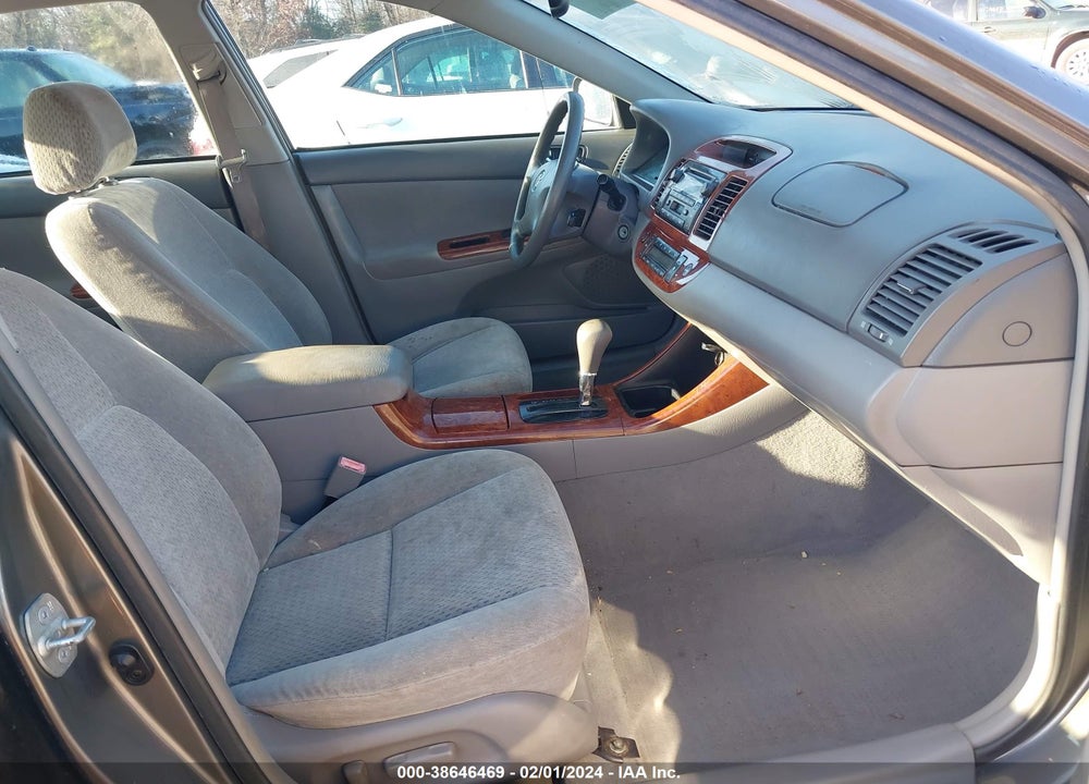 2002 TOYOTA CAMRY XLE VIN: 4T1BE32K92U563579