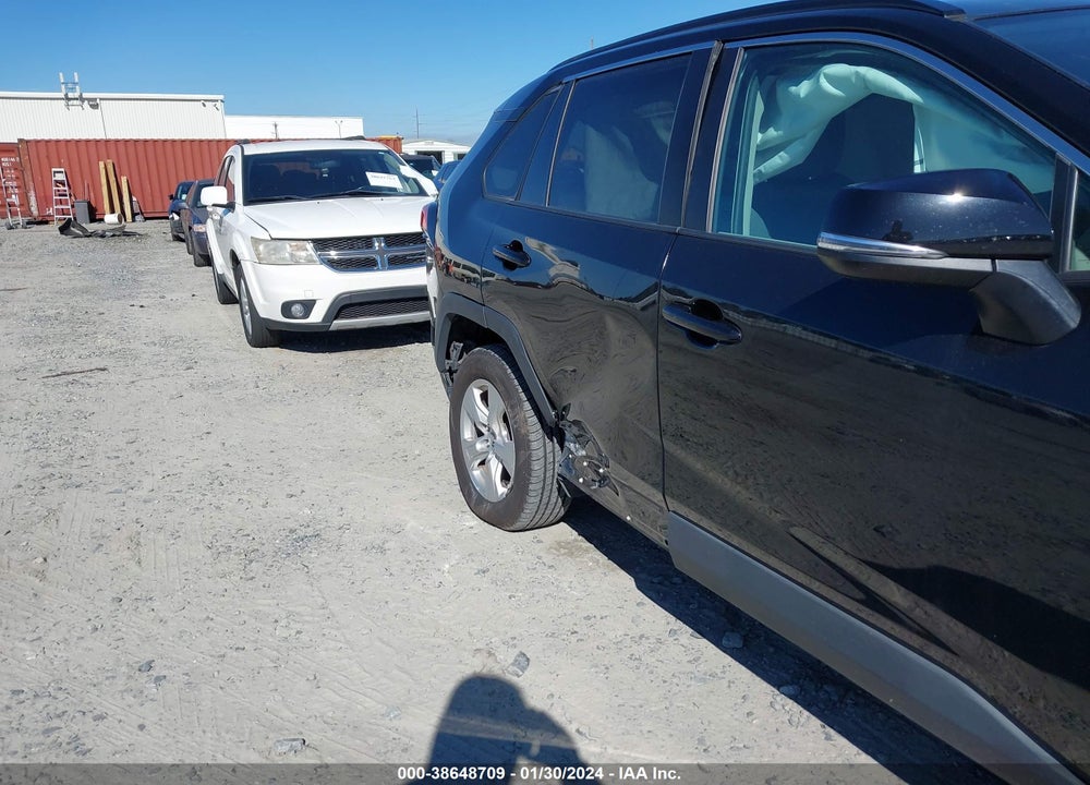 2021 TOYOTA RAV4 XLE VIN: 2T3W1RFV4MW120190