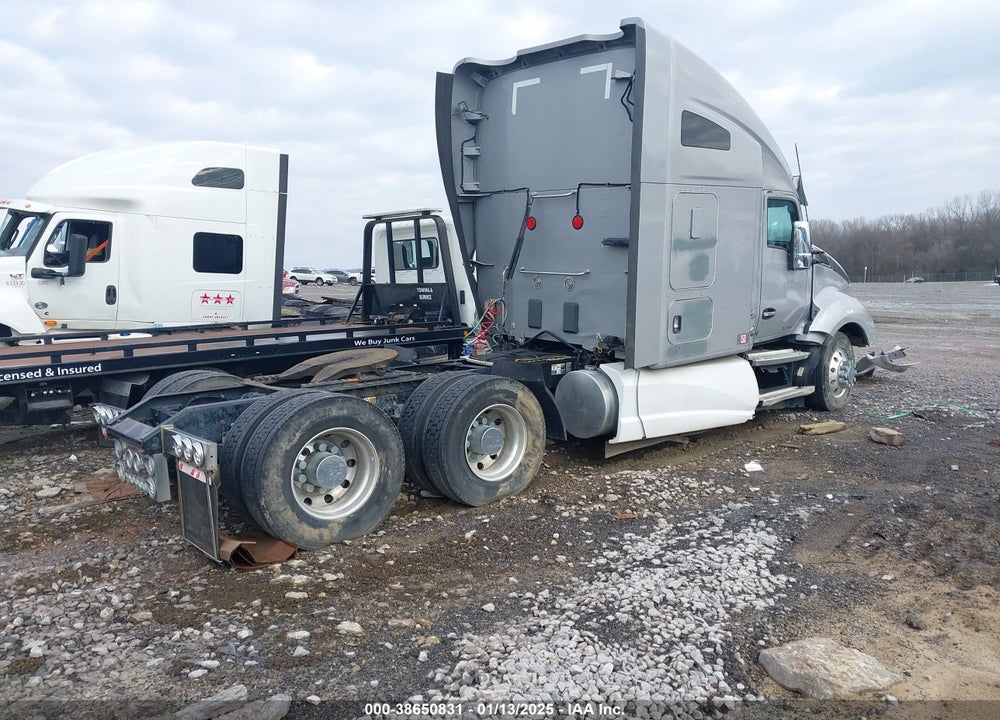 2015 KENWORTH T680 T680 VIN: 1XKYD49X9FJ438683