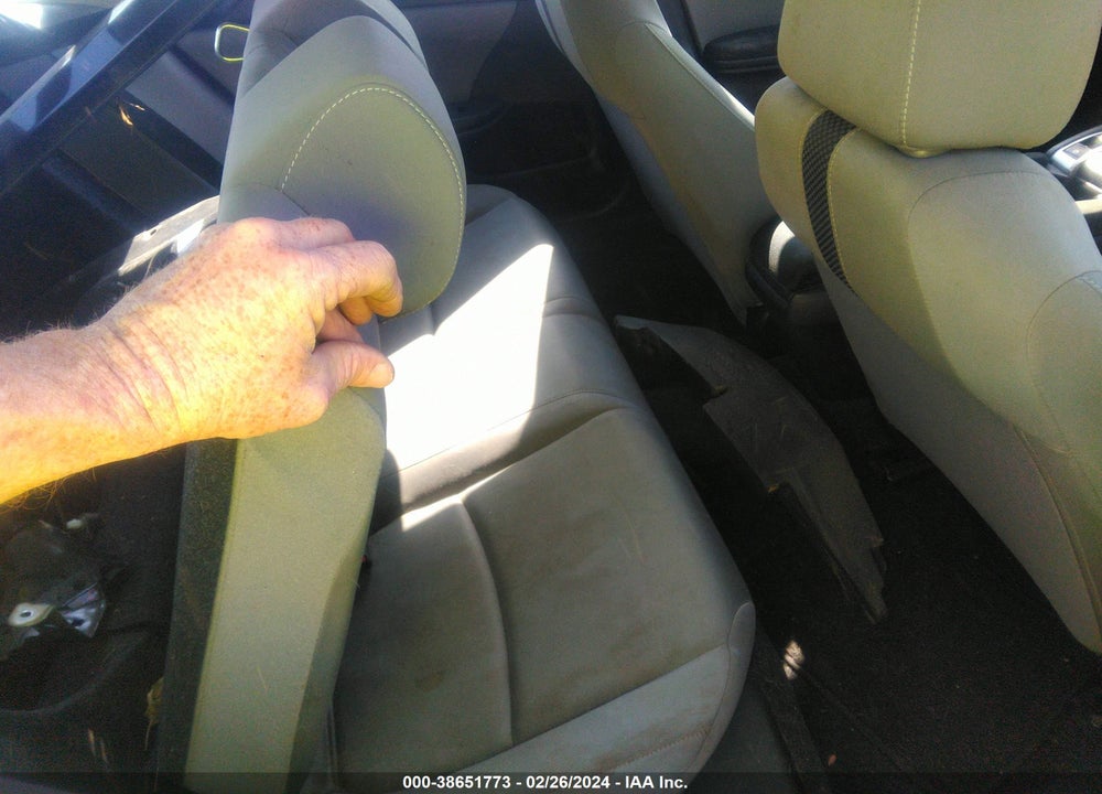 2019 HONDA CIVIC LX VIN: 2HGFC2F60KH568175