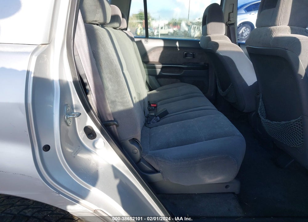 2005 HONDA PILOT LX VIN: 2HKYF18165H555856