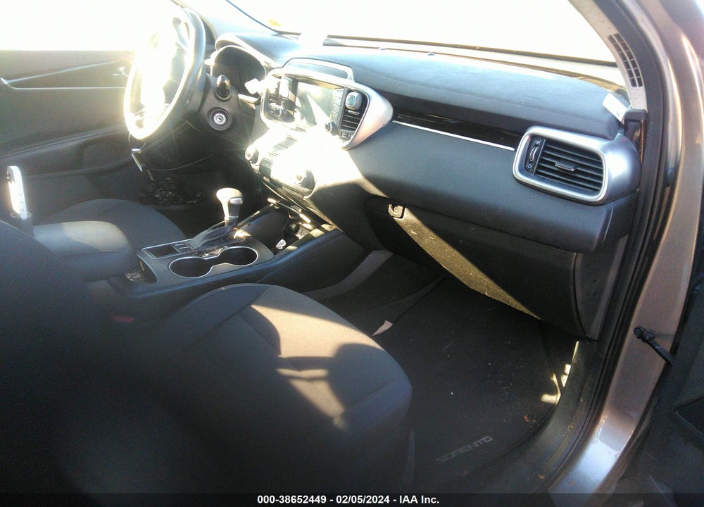 2019 KIA SORENTO 2.4L LX VIN: 5XYPG4A35KG506401