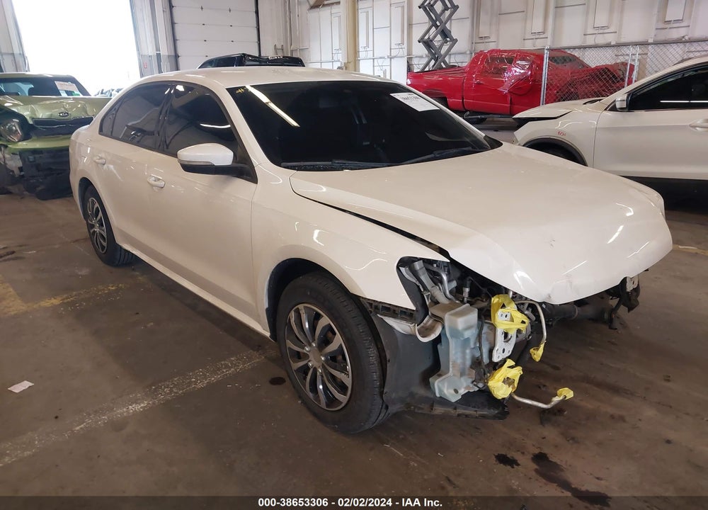 2015 VOLKSWAGEN PASSAT 1.8T S VIN: 1VWAT7A32FC077602
