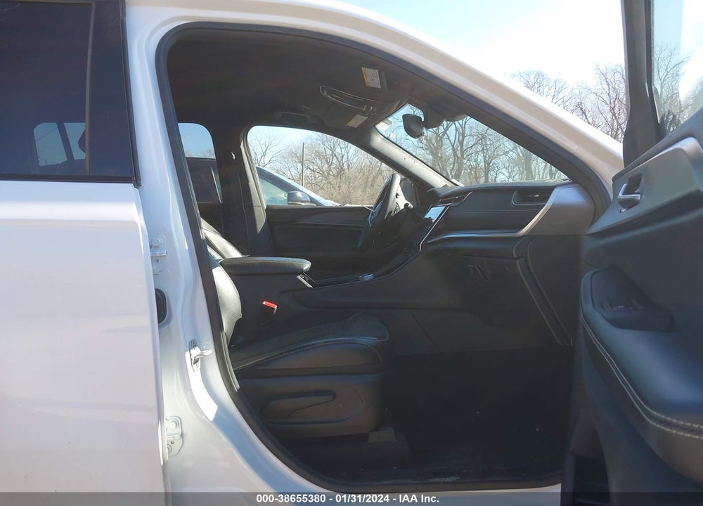 2023 JEEP GRAND CHEROKEE L ALTITUDE 4X4 VIN: 1C4RJKAG8P8828675