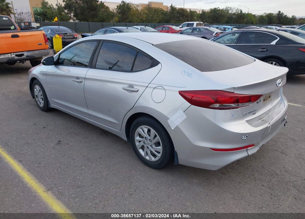 2018 HYUNDAI ELANTRA SE VIN: 5NPD74LF5JH320228