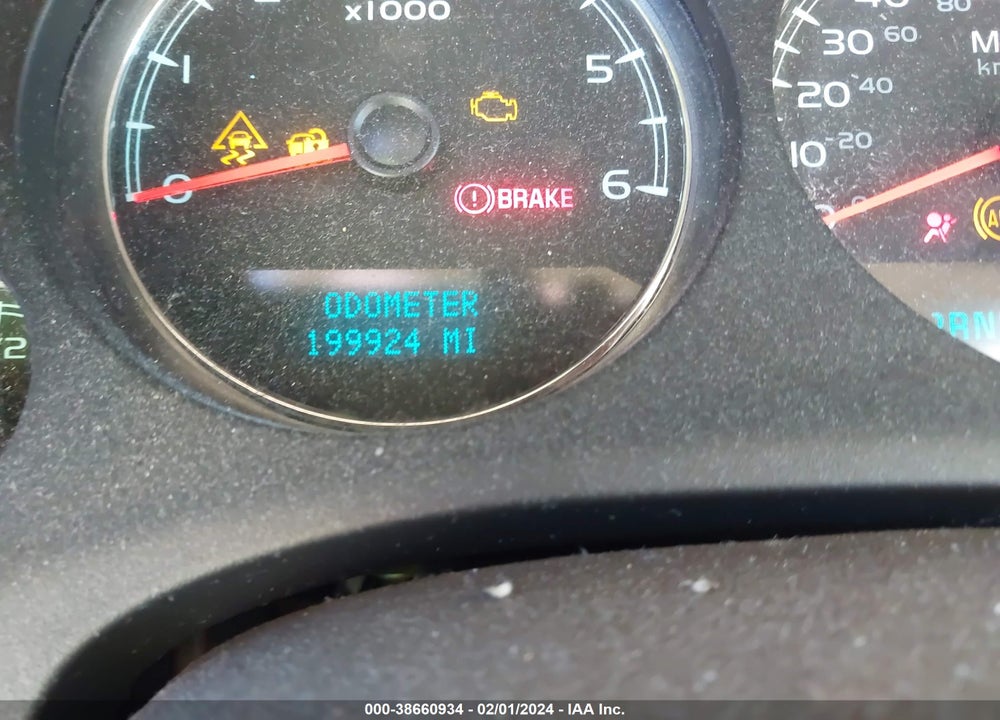 2010 CHEVROLET SUBURBAN 1500 LS VIN: 1GNUCHE07AR133679