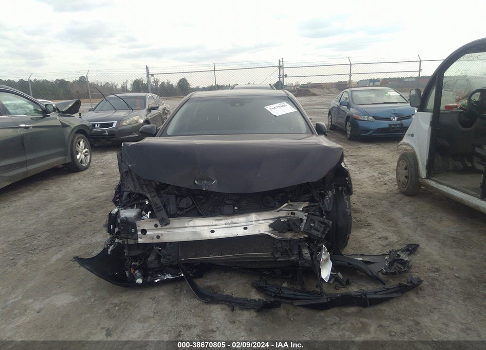 2018 TOYOTA CAMRY SE VIN: 4T1B11HK5JU074974