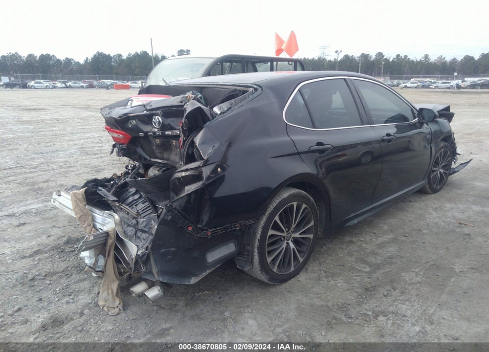 2018 TOYOTA CAMRY SE VIN: 4T1B11HK5JU074974