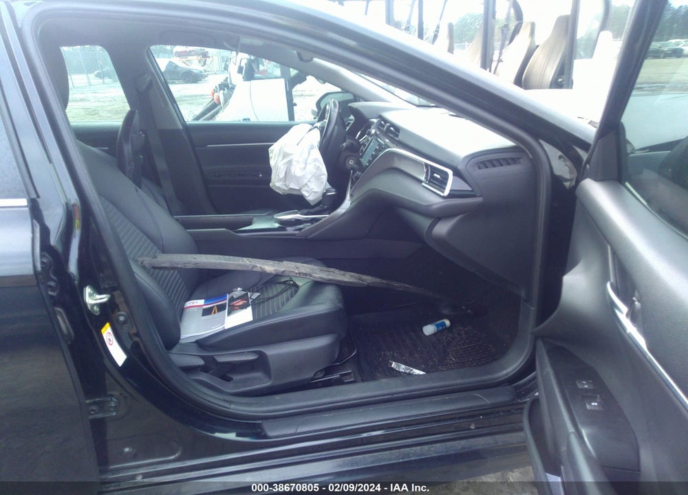 2018 TOYOTA CAMRY SE VIN: 4T1B11HK5JU074974