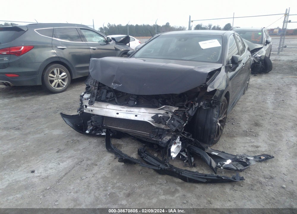 2018 TOYOTA CAMRY SE VIN: 4T1B11HK5JU074974