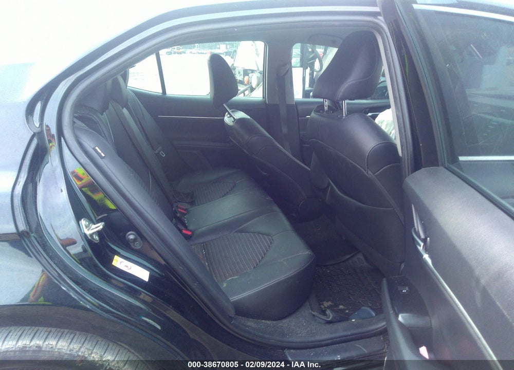 2018 TOYOTA CAMRY SE VIN: 4T1B11HK5JU074974