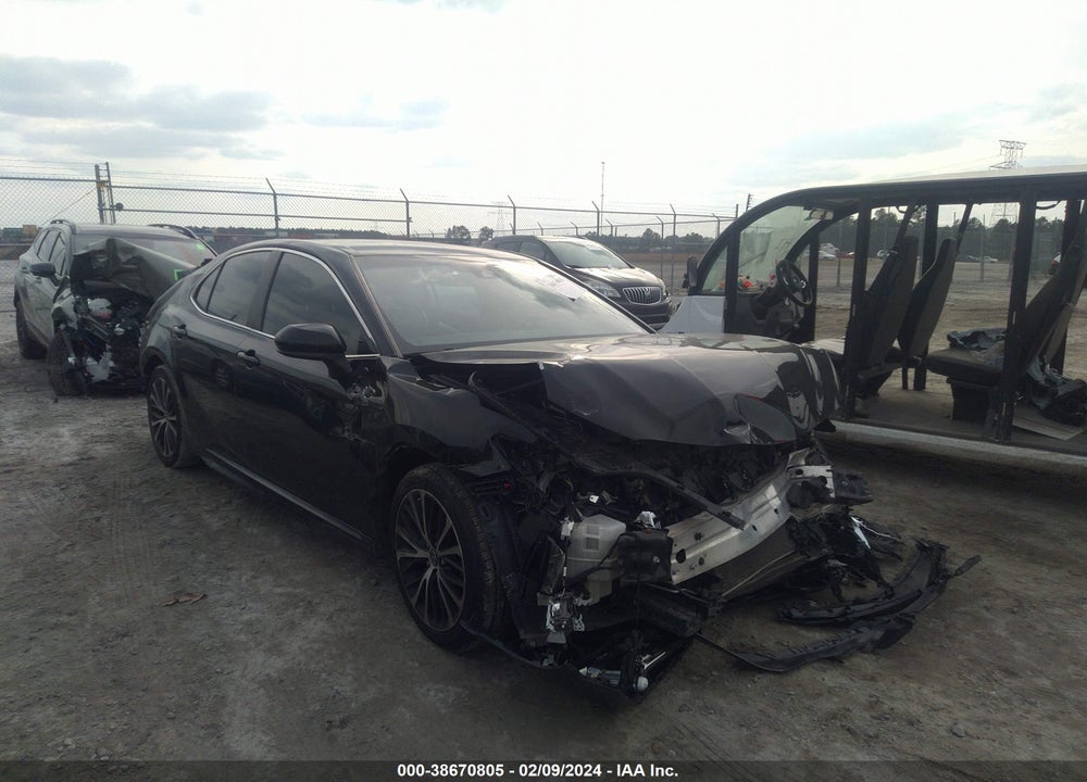 2018 TOYOTA CAMRY SE VIN: 4T1B11HK5JU074974
