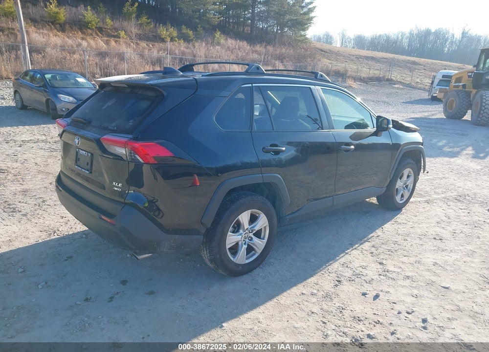 2021 TOYOTA RAV4 XLE VIN: JTMP1RFV7MD077692