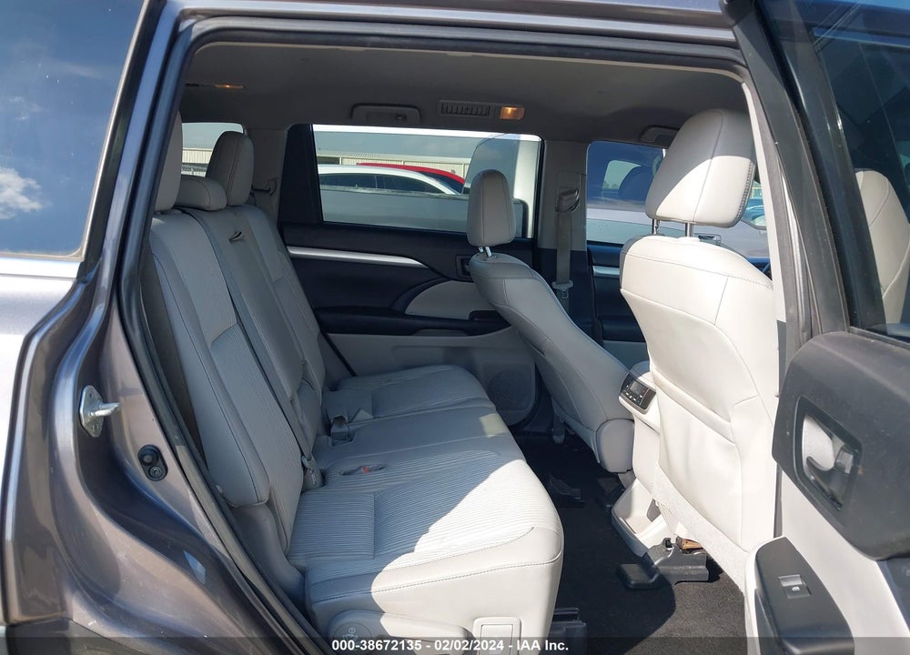 2015 TOYOTA HIGHLANDER LE PLUS V6 VIN: 5TDZKRFH0FS102830