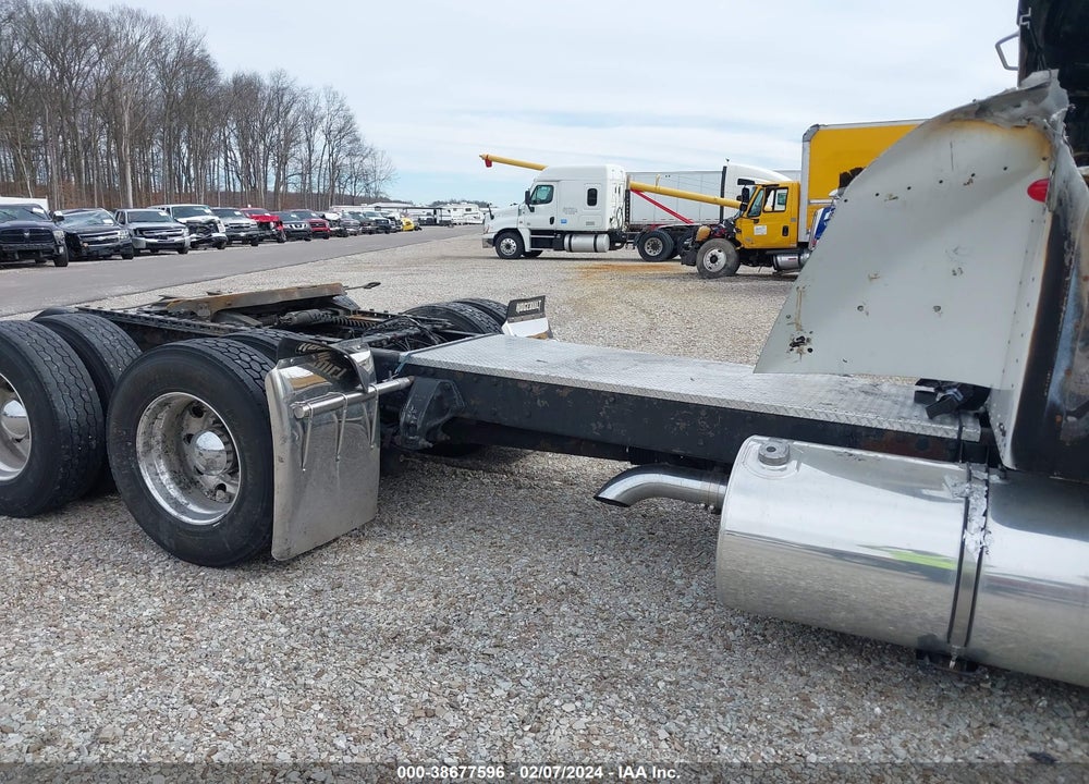 2010 KENWORTH T660 T660 VIN: 1XKAA49X8AJ272269
