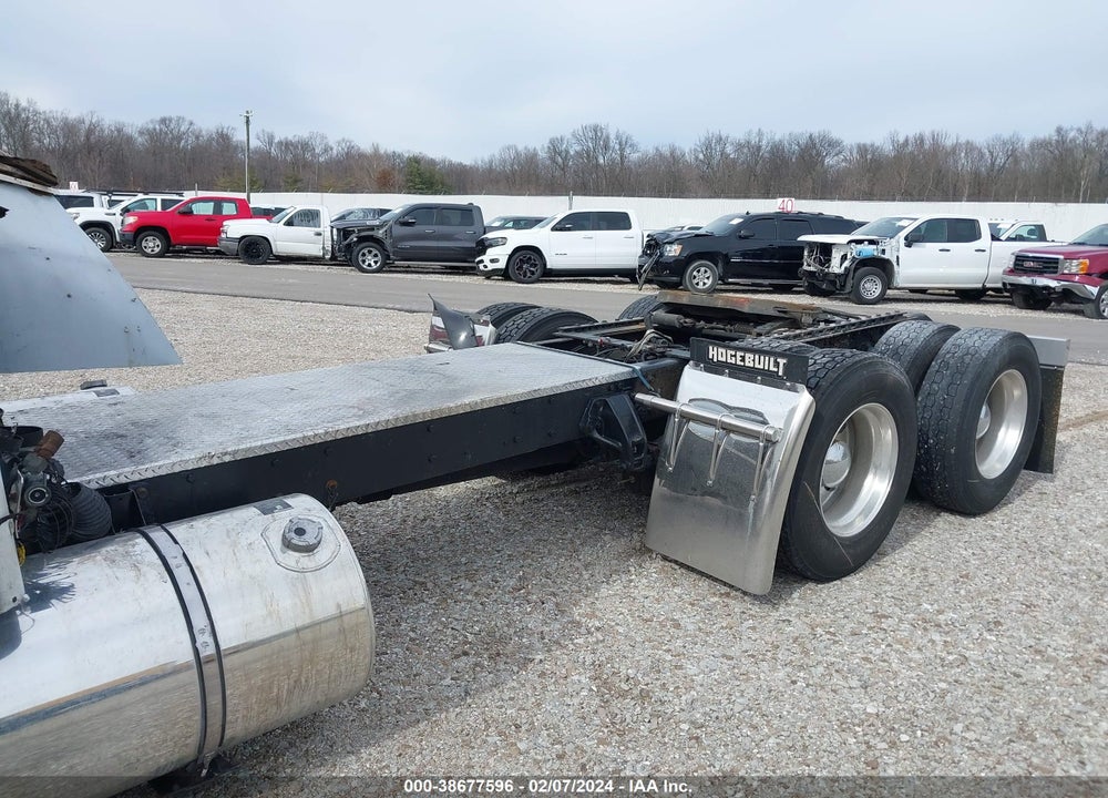 2010 KENWORTH T660 T660 VIN: 1XKAA49X8AJ272269