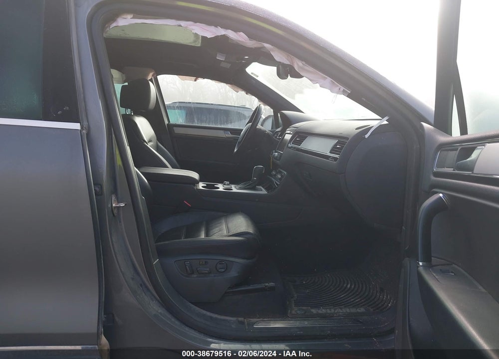 2017 VOLKSWAGEN TOUAREG V6 WOLFSBURG EDITION VIN: WVGRF7BP9HD006887