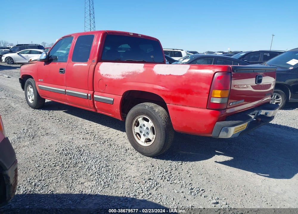 2000 CHEVROLET SILVERADO 1500 LS VIN: 2GCEC19V1Y1380810