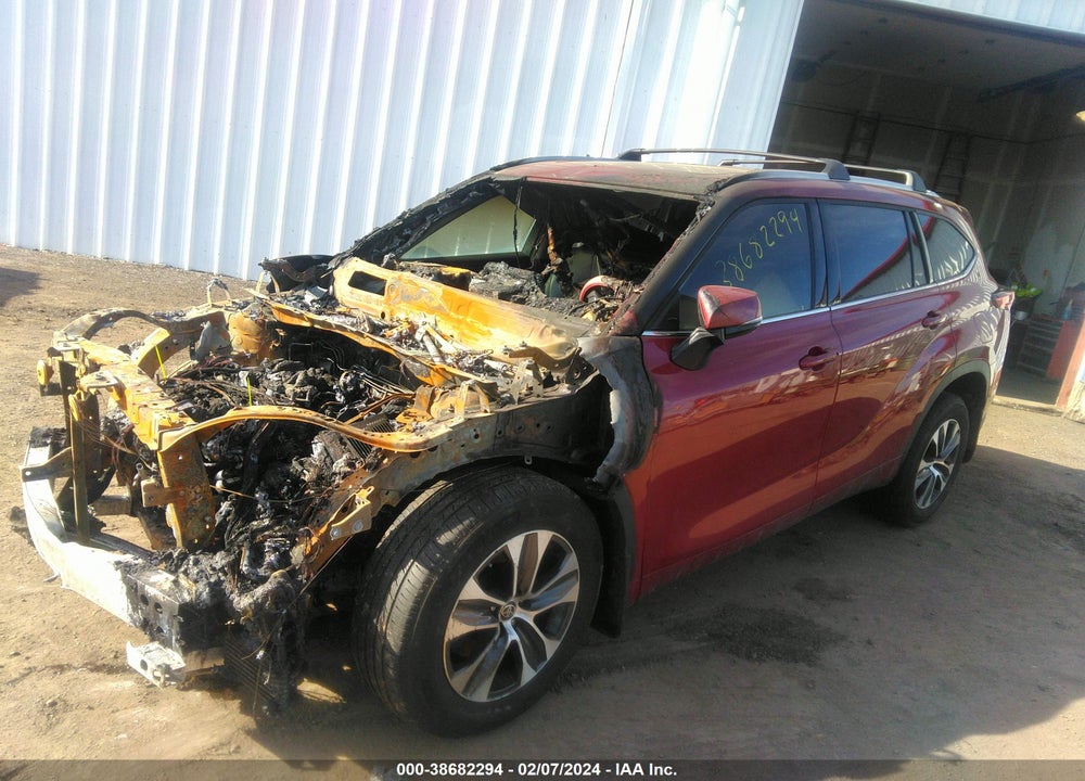 2022 TOYOTA HIGHLANDER XLE VIN: 5TDGZRBH3NS593658