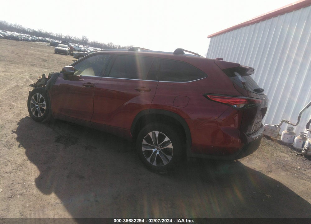 2022 TOYOTA HIGHLANDER XLE VIN: 5TDGZRBH3NS593658