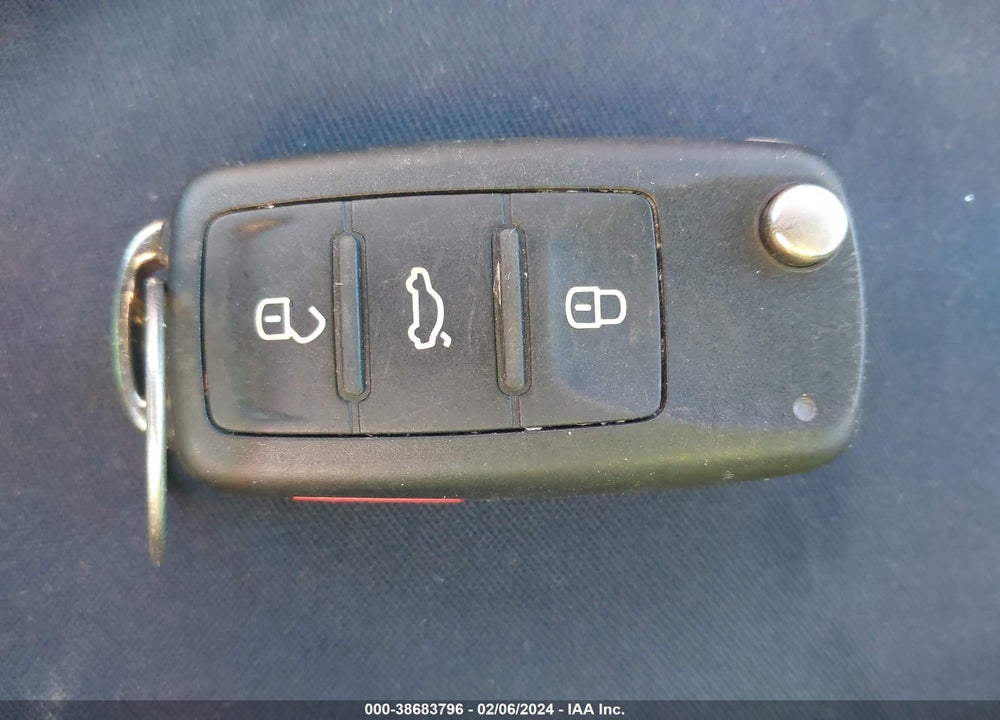 2014 VOLKSWAGEN BEETLE 1.8T VIN: 3VWJ07ATXEM658366