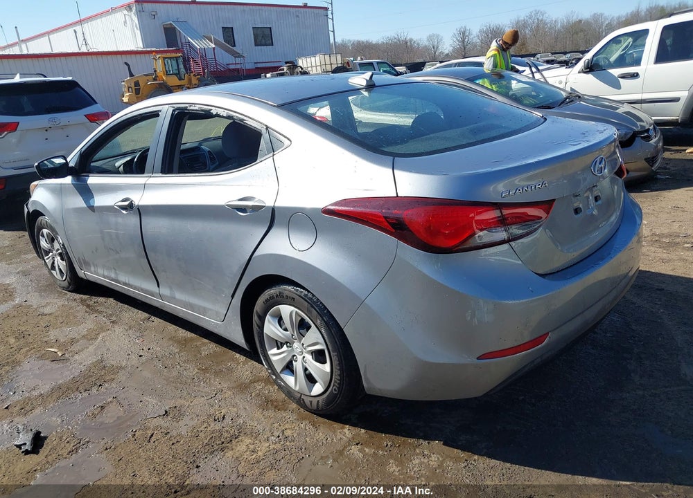 2016 HYUNDAI ELANTRA SE VIN: 5NPDH4AE8GH764168