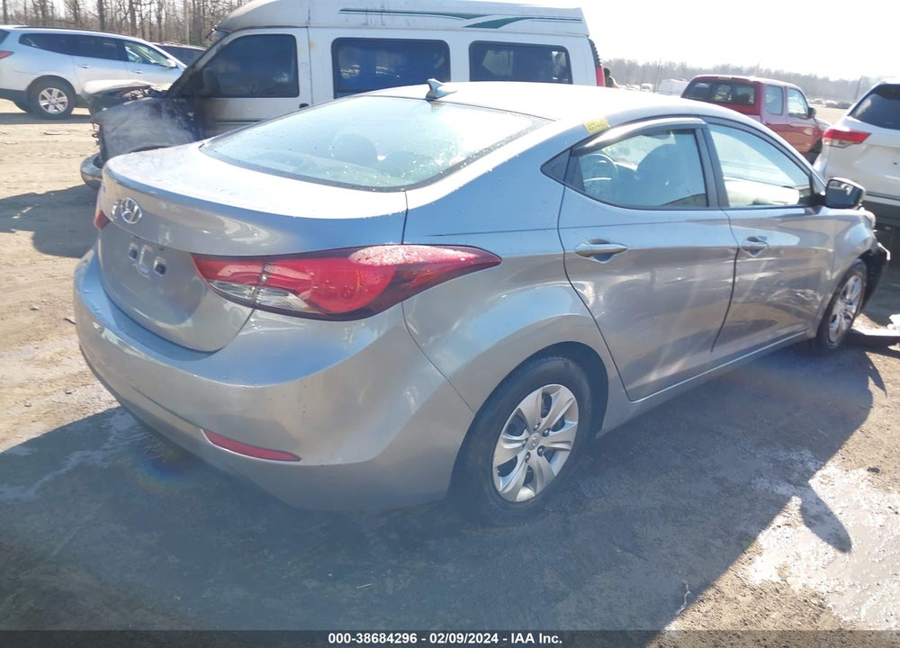 2016 HYUNDAI ELANTRA SE VIN: 5NPDH4AE8GH764168