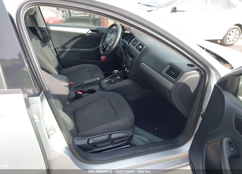 2015 VOLKSWAGEN JETTA 1.8T SE VIN: 3VWD17AJ3FM257669