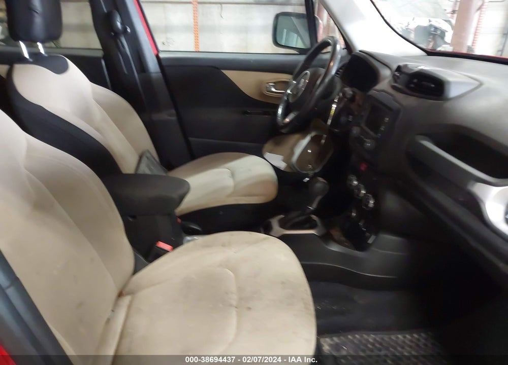 2016 JEEP RENEGADE LATITUDE VIN: ZACCJBBT8GPC80770
