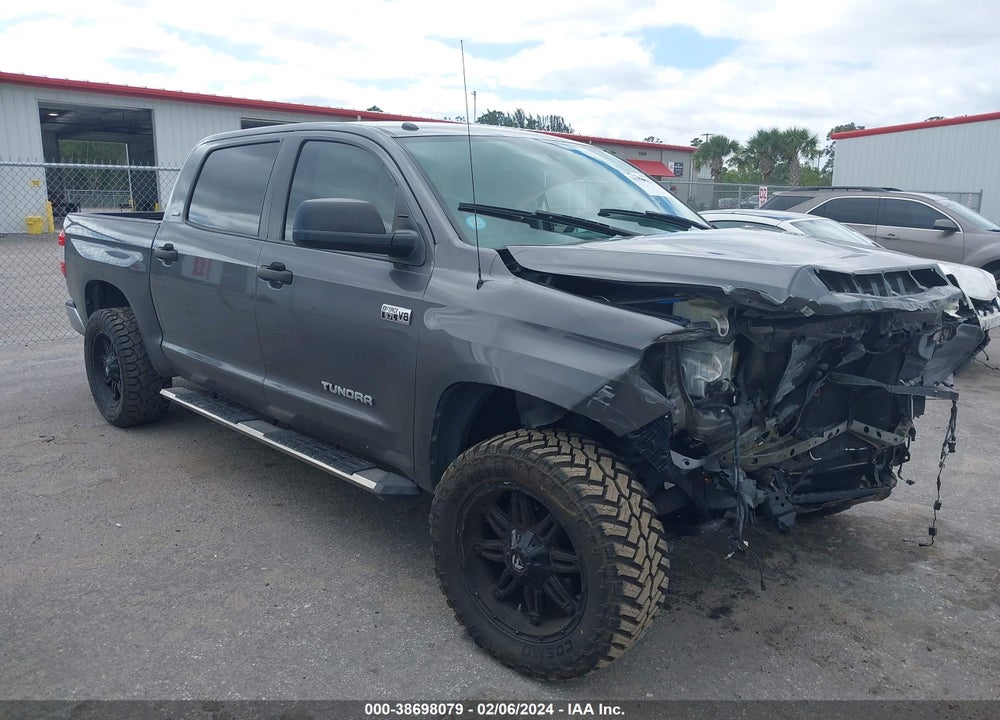 2017 TOYOTA TUNDRA SR5 5.7L V8 VIN: 5TFEW5F1XHX213459