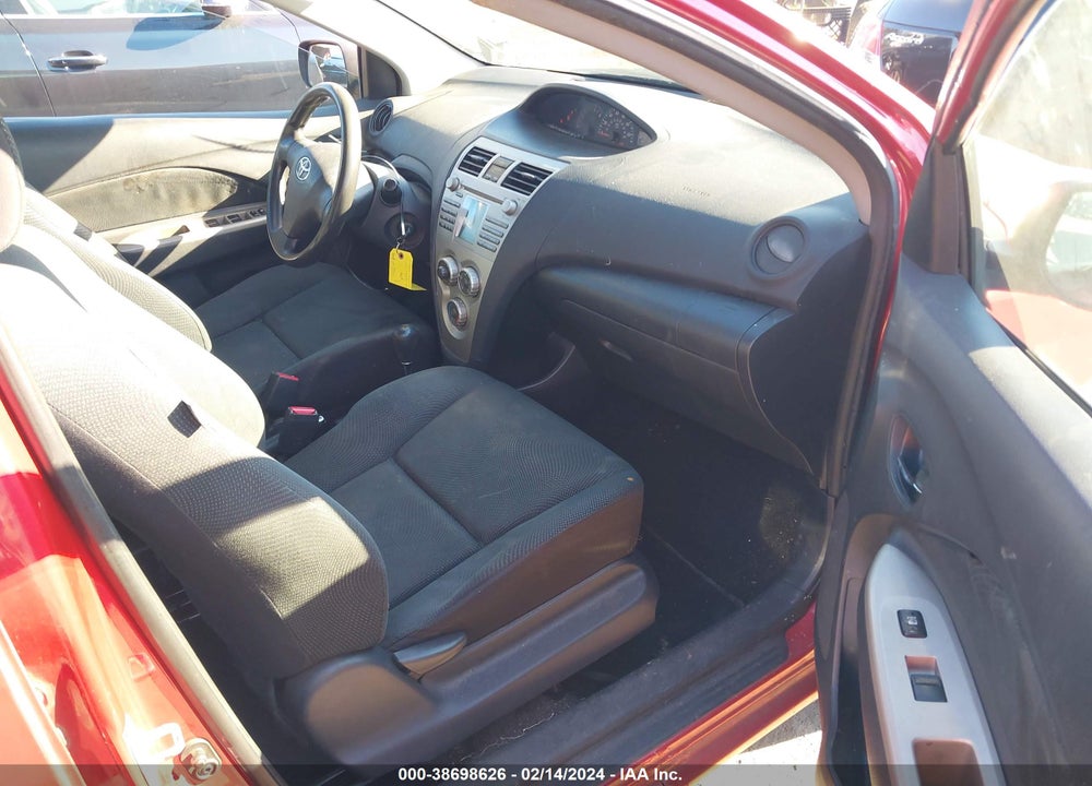 2011 TOYOTA YARIS VIN: JTDBT4K39B1398384