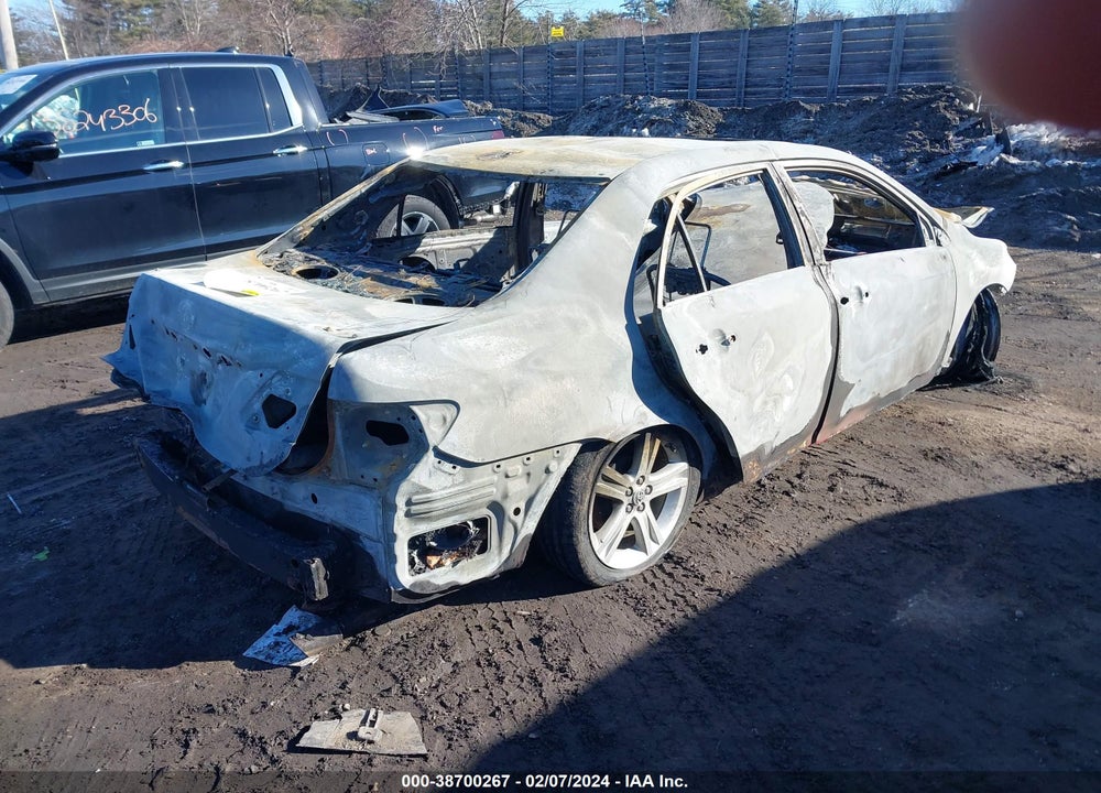 2013 TOYOTA COROLLA S VIN: 2T1BU4EE6DC958984