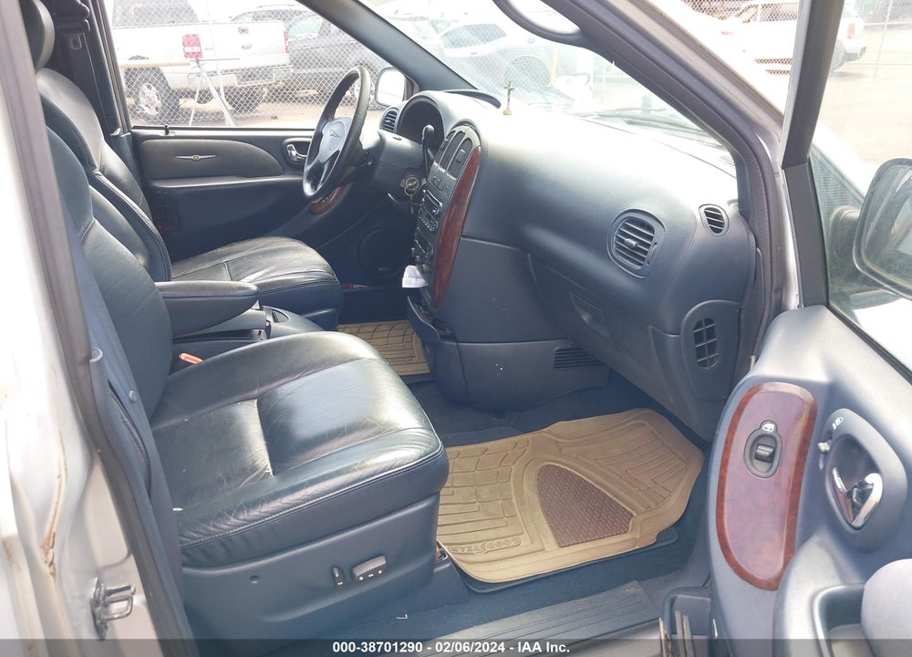 2001 CHRYSLER TOWN & COUNTRY VIN: 2C8GP64L11R234087