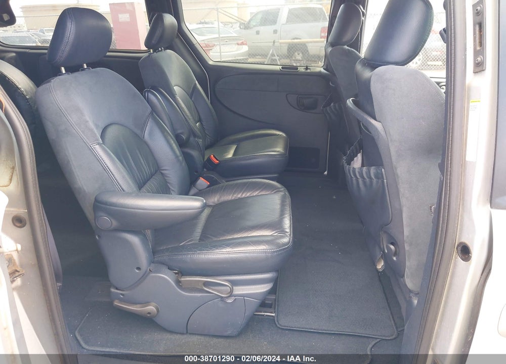 2001 CHRYSLER TOWN & COUNTRY VIN: 2C8GP64L11R234087