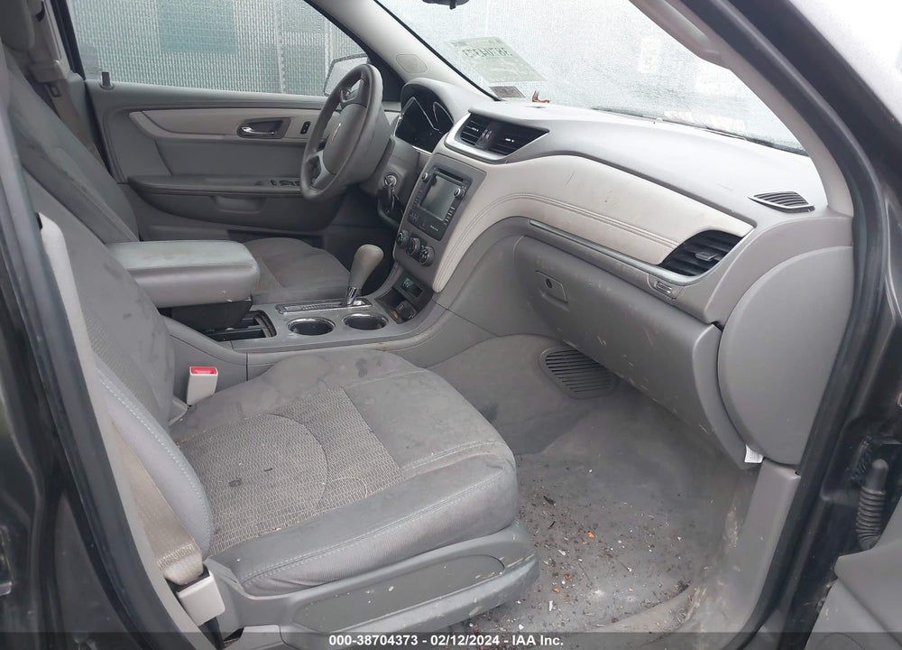 2015 CHEVROLET TRAVERSE LS VIN: 1GNKVFKD2FJ214138