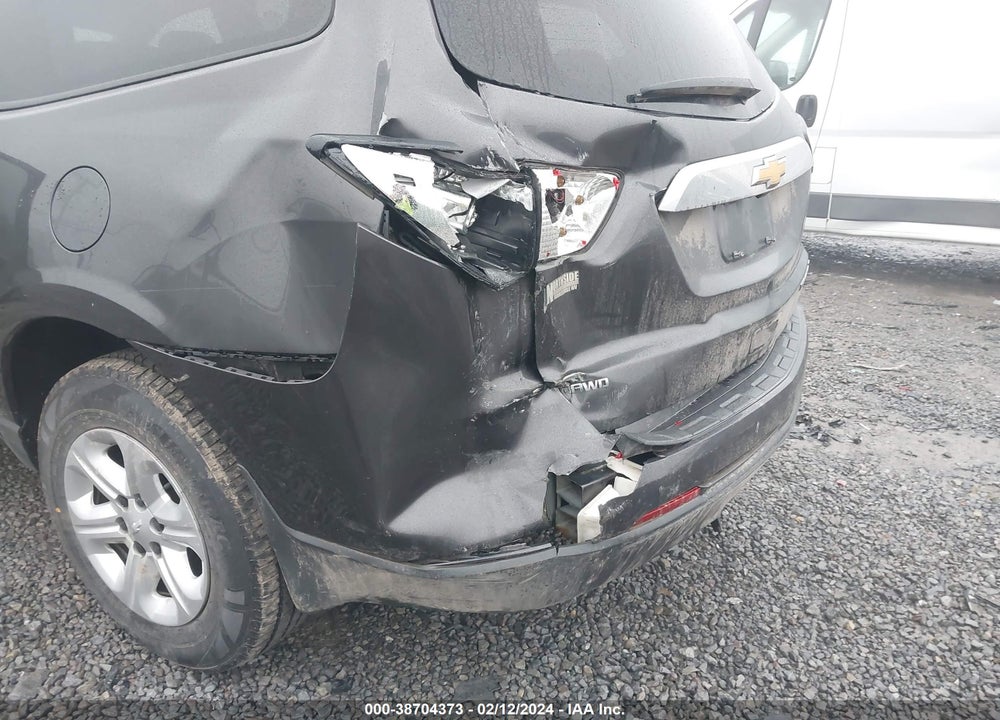 2015 CHEVROLET TRAVERSE LS VIN: 1GNKVFKD2FJ214138