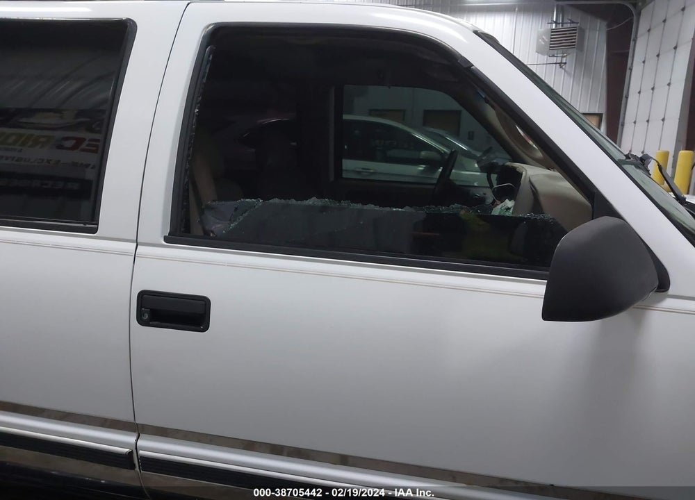 1999 CHEVROLET TAHOE LS VIN: 1GNEK13R9XJ307680