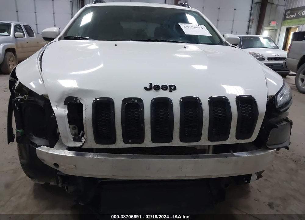 2018 JEEP CHEROKEE LATITUDE 4X4 VIN: 1C4PJMCB8JD509411