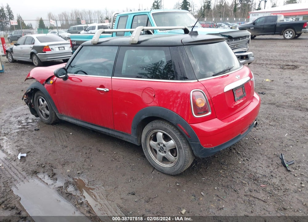 2008 MINI COOPER VIN: WMWMF33528TU63872