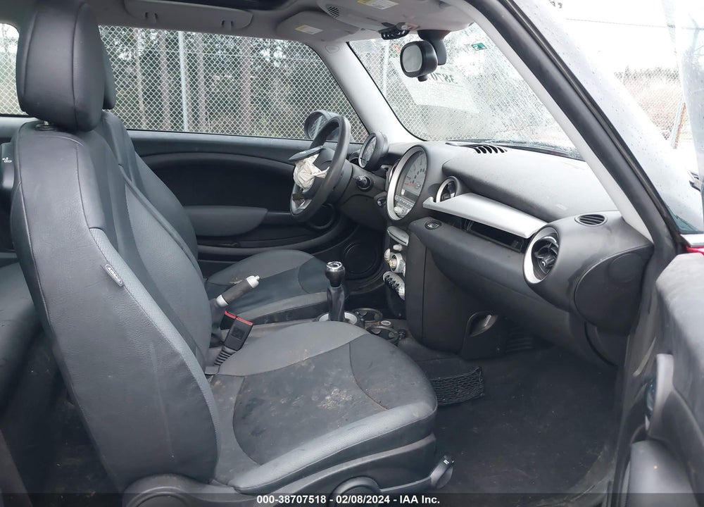 2008 MINI COOPER VIN: WMWMF33528TU63872