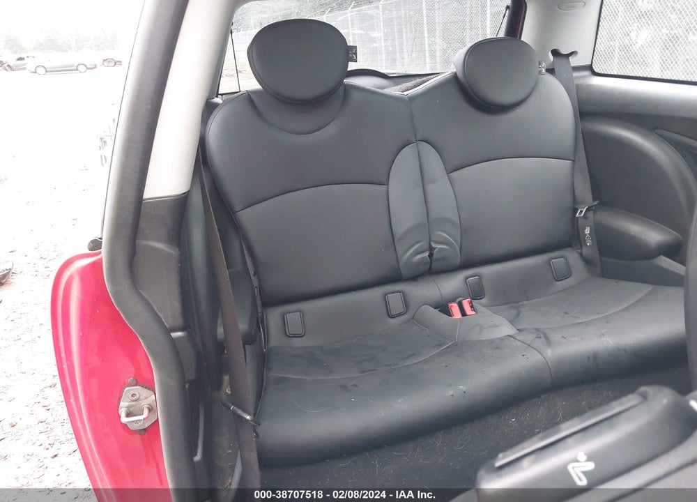 2008 MINI COOPER VIN: WMWMF33528TU63872