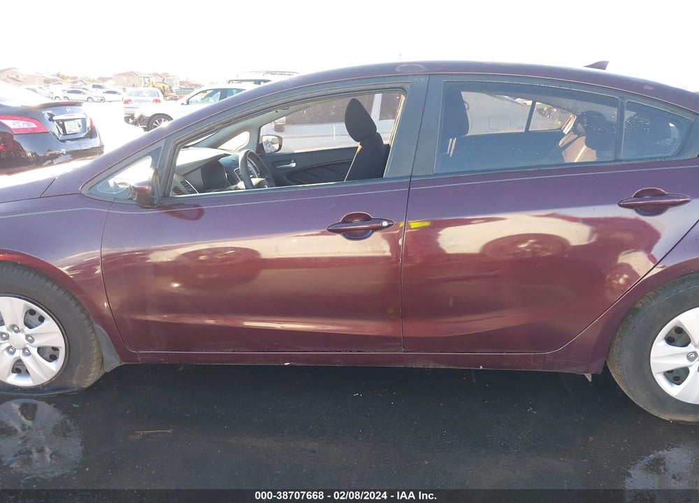 2017 KIA FORTE VIN: 3KPFK4A72HE113295
