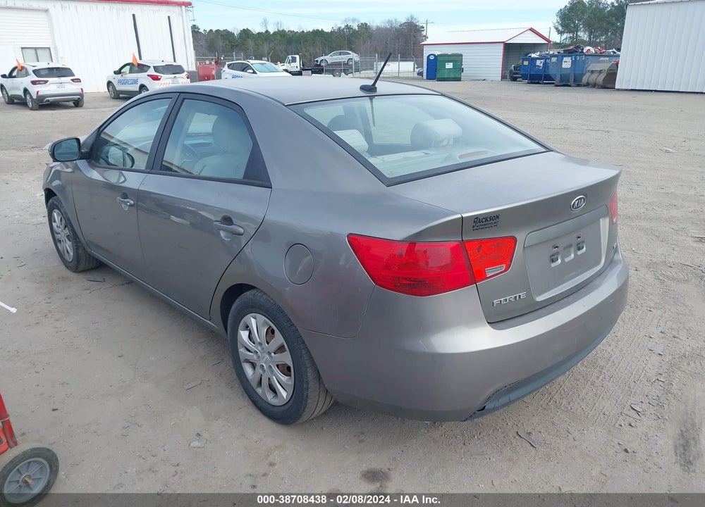 2011 KIA FORTE EX VIN: KNAFU4A26B5401948