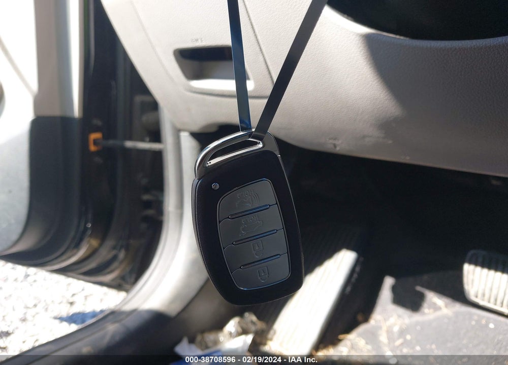 2018 HYUNDAI TUCSON VALUE VIN: KM8J3CA26JU820294
